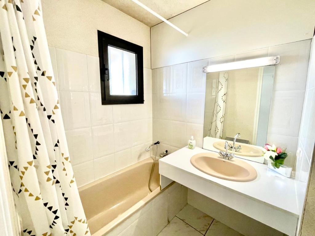 Charmant Rez De Jardin - 900M Plage De Pontaillac Apartment Royan Bagian luar foto